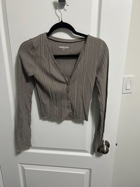 Harlow Ribbed Button-Front Long Sleeve Top in Taupe